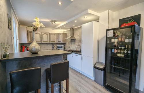 Chalet spacieux avec sauna, spa et baby-foot, proche stations de ski - FR-1-589-671 - Foto 4