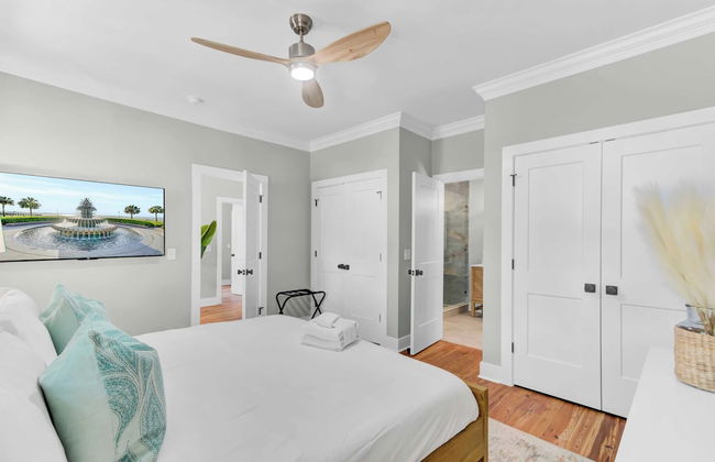 Southern Oasis by Avantstay 0.5mi Walk to the Beach, Pool, Patio, Large Yard - Photo 30