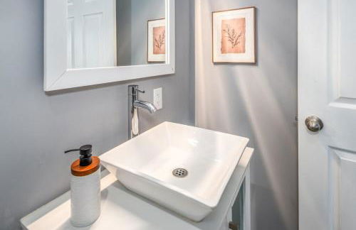 Prime Walnut Hills, 5min to UC, Lux King Beds, Sleep 6ppl, Smart TVs - Foto 6