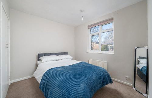 Stylish 3 Bed Home with Gardens Fast Transport Links - Foto 19
