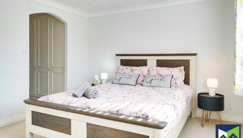 SPACIOUS, Quiet, 5 Bed 2 Bath House with Free Parking, near NEC, Airport & Solihull - Foto 1