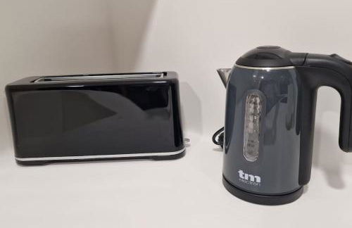 casa y piscina en un parque natural - Photo 27