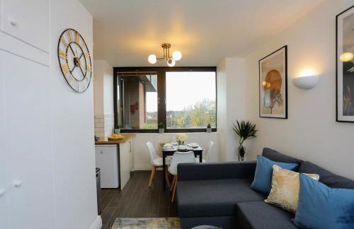 Aisiki Living at Upton Road, Multiple 1, 2, or 3-Bedroom Apartments, King or Twin Beds with Free WiFi & Parking Space - Foto 38