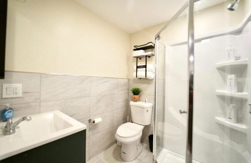 Cozy 4BD2BA Near Boston-Encore-T-Station and Diners - Photo 15