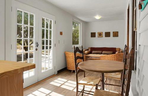 Awendaw Retreat 2 BR Cottage BBQ & Fire Pit - Foto 10