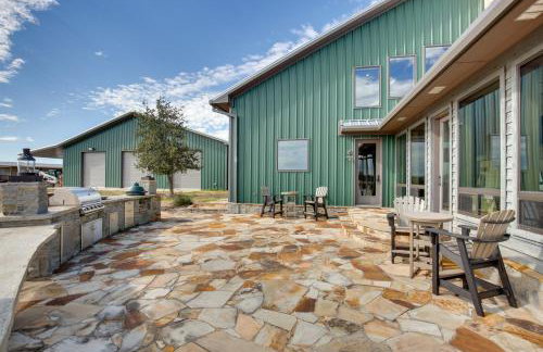 Game Room, Fireplaces, On-Site Lake! Kaufman Home - Foto 2