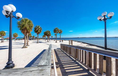 Weeki Wachee House - Charming Home with Heated Pool, A Nature Lover's Paradise! - Foto 8