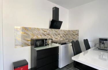 Moderne 2 Zimmer Wohnung Küche und Bad im Zentrum - Photo 18