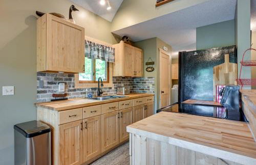 Peaceful Waterfront Cabin on Tittabawassee River! - Foto 10