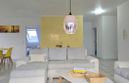 HAPPY HOMES YELLOW - Dein stylisches Design-Apartment - WLAN - Netflix - Parkplatz - Foto 8