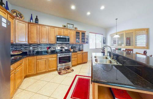 Snowbird-friendly home with fast WiFi, central AC, and private pool - Foto 4