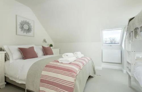 Stone Barn, contemporary barn conversion - Photo 25