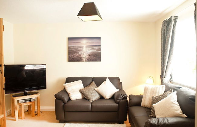 Bryn Melyn Farm Cottages- 5 Luxury Cottages In A Stunning Setting with Wood Fired Hot Tub - Photo 20