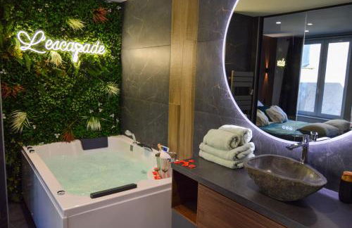 L'Escapade - Love room & spa - Photo 23
