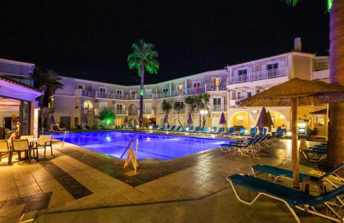 Vivian Hotel - Photo 44