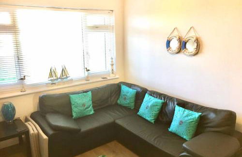 Entire Ground Floor Apartment - West Bay - Photo 7