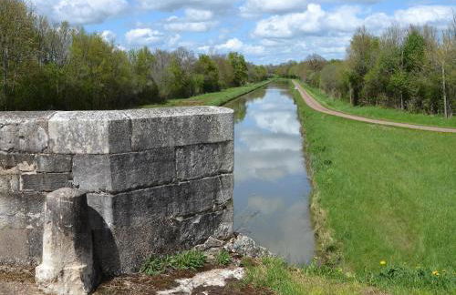 Mansion in Champvert with Pond View Terrace - Foto 40