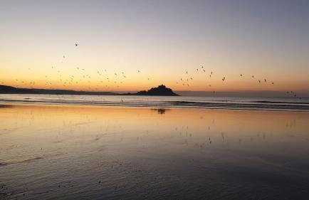 Central Penzance, Modern stylish home, Near Seafront with Gated parking - Photo 3