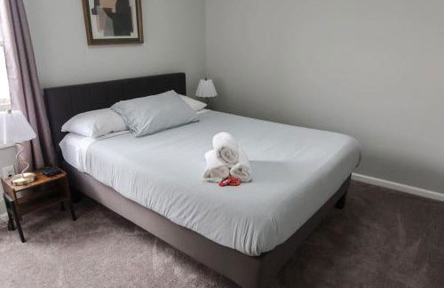 8BR 4BA Home Near NYC -Sleeps 16 - Foto 41