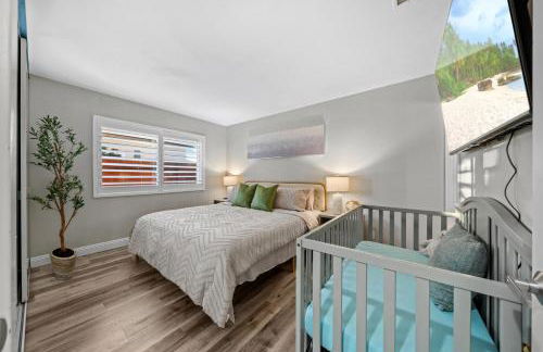 Entire Private Home with 3 Bedrooms 2 Bathrooms, Gated Yard, Garage, Hot Tub, 4-Beds, Golf, Mira Mesa, Available Now - Photo 13