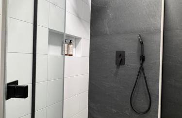 Modern Apartment in the Center of Żory - Photo 2