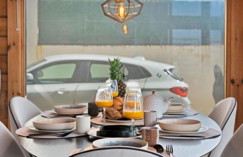 Recién renovada! Exclusiva villa de madera con piscina y vistas al mar - Foto 7