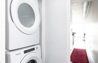 Modern 1BR Apt with Rooftop, Gym, and Parking - Foto 9