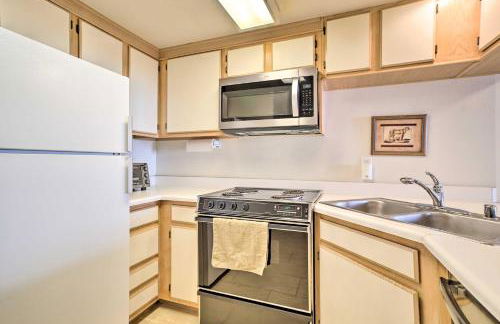 1 Mi to Dtwn Cathedral City Condo with Balcony - Foto 10