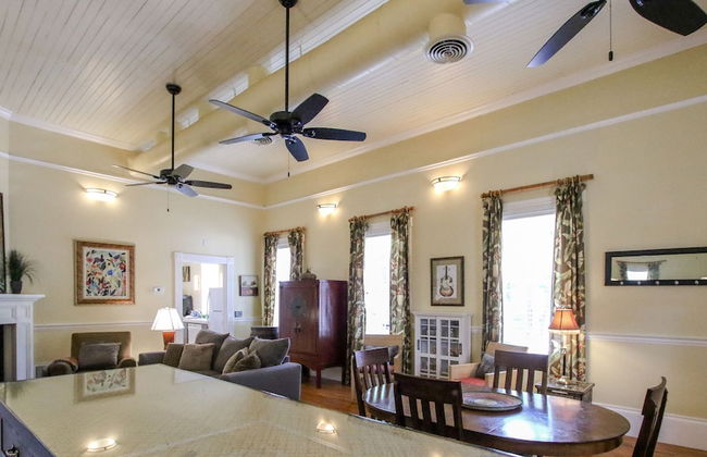 The Irish Bar near Bay Historic Savannah - Photo 2