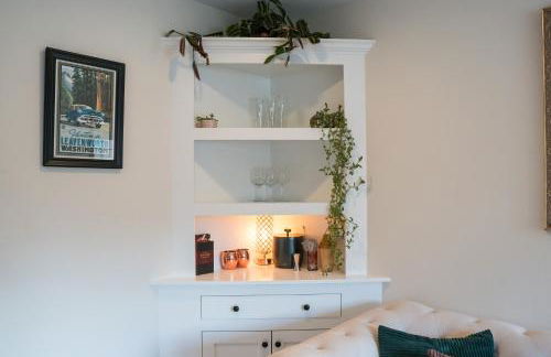 Luxe Bavarian Retreat - in Town with Hot Tub - Foto 6