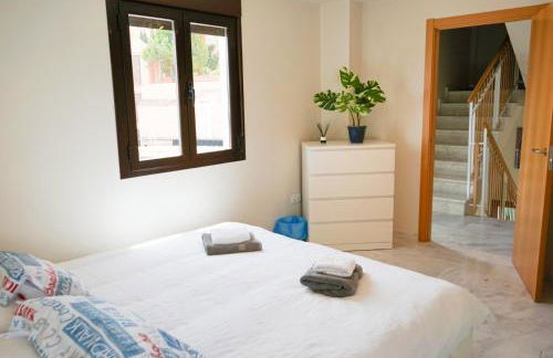 Casa Topacio, 3 bedrooms and 3 bathrooms in quiet street - Photo 21