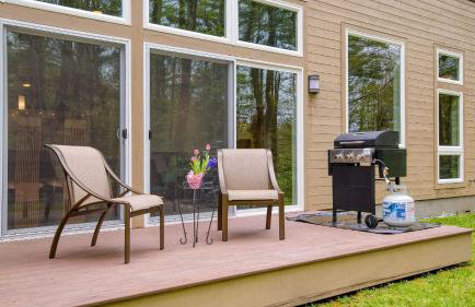 Secluded Modern Enclosed Patio Forest Views Woodland Zen by AvantStay - Foto 25