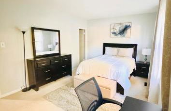 Charming 4BR 4BA Townhouse In Annandale, VA - Foto 11