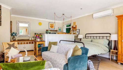 The Old Pool House, Stylish Large Studio in Private Country Estate with Air Con - Foto 5