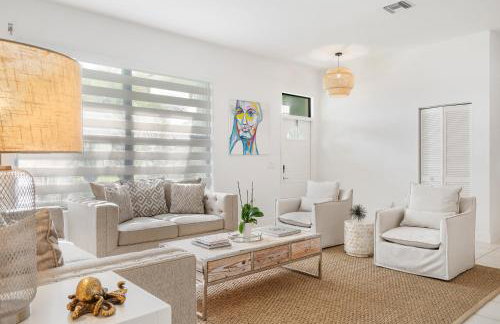 Three-Bedroom House - Best area-Heated Pool-Spa and Sauna Close to Beaches - Foto 7