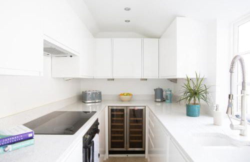 Number 42 by The Butler Collection - Foto 5