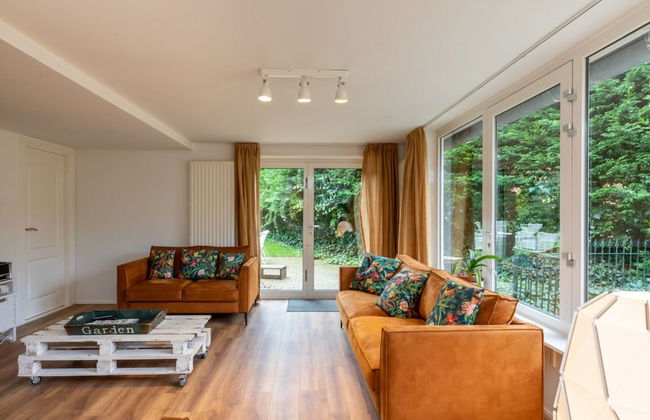 Beautiful Bungalow With Garden - Photo 11