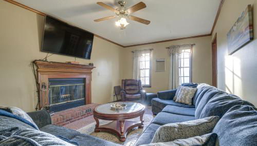 Lovely Fayetteville Home Deck and Fireplace! - Foto 3