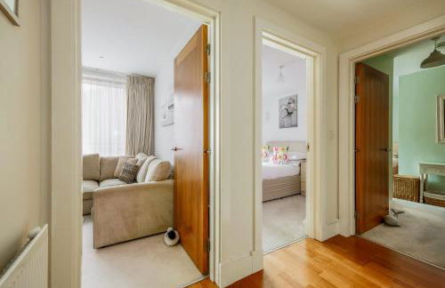 Dolphin Hideaway- Poole Quay Apartment with Parking - Photo 23