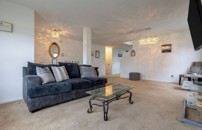 Spacious 4BR Home With Pool in Indianapolis - Foto 27