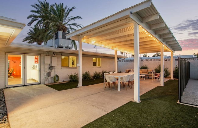 Northview Mid-century Escape Pool Firepit Bocce - Foto 36