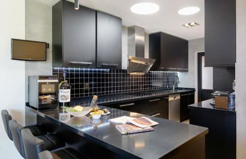 Luxury and Harmony House - Photo 22