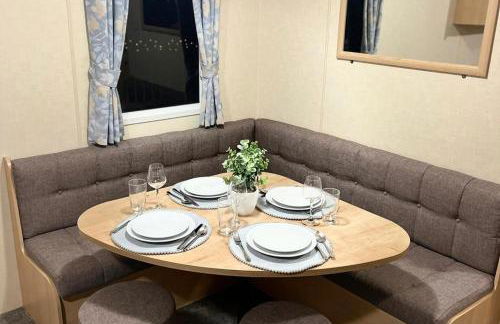 3 Bedroom Caravan - Sleeps 8 - Parking, Wifi, Pool - Foto 28