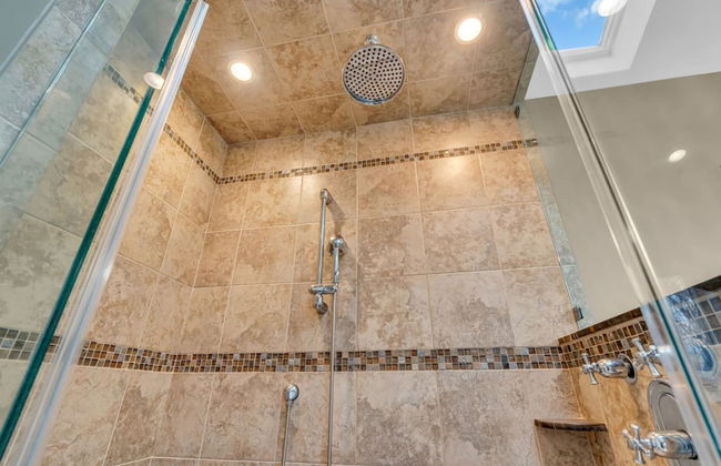 Cozy Private Home W Fireplace Outdoor Kitchen - Photo 33