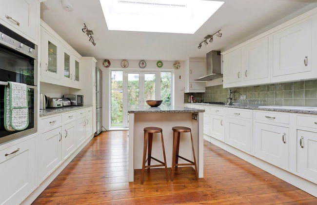 Fulham 4-bed House & Garden Near Tube - Photo 21