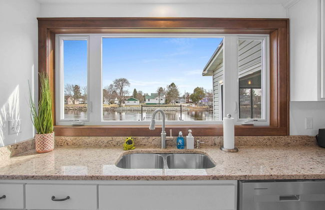 Riverfront Kayaks Bay Access Sleeps 15 - Foto 7