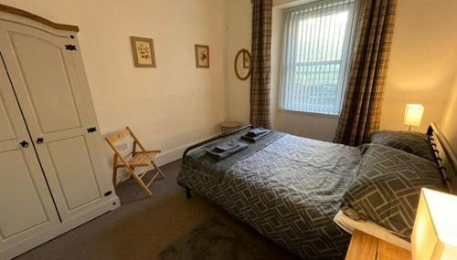 Centrally located 2 bed modern flat with harbour views - Foto 5