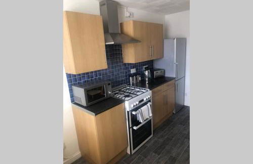 Bee Hive Merthyr Tydfil - Photo 8