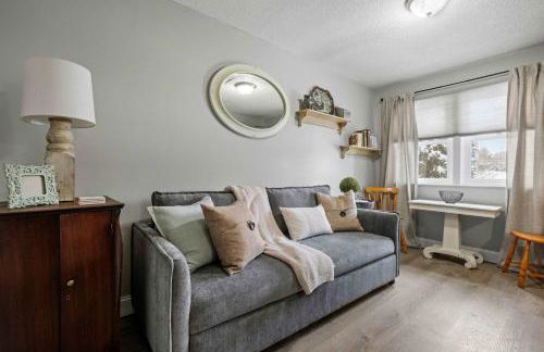 Fully Furnished 1st Floor 1 Bed 1 Bath Condo - Close To Shopping & Hwys North&South - Foto 1