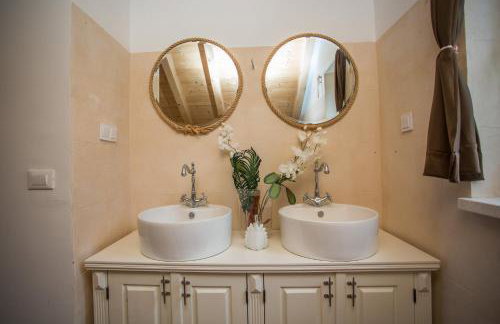 Captain's Attic - Photo 13